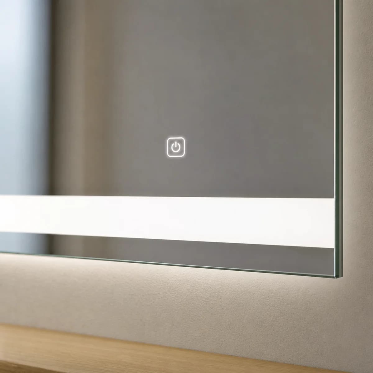 LED veidrodis – jutiklinis mygtukas ir matinė šviesos juosta