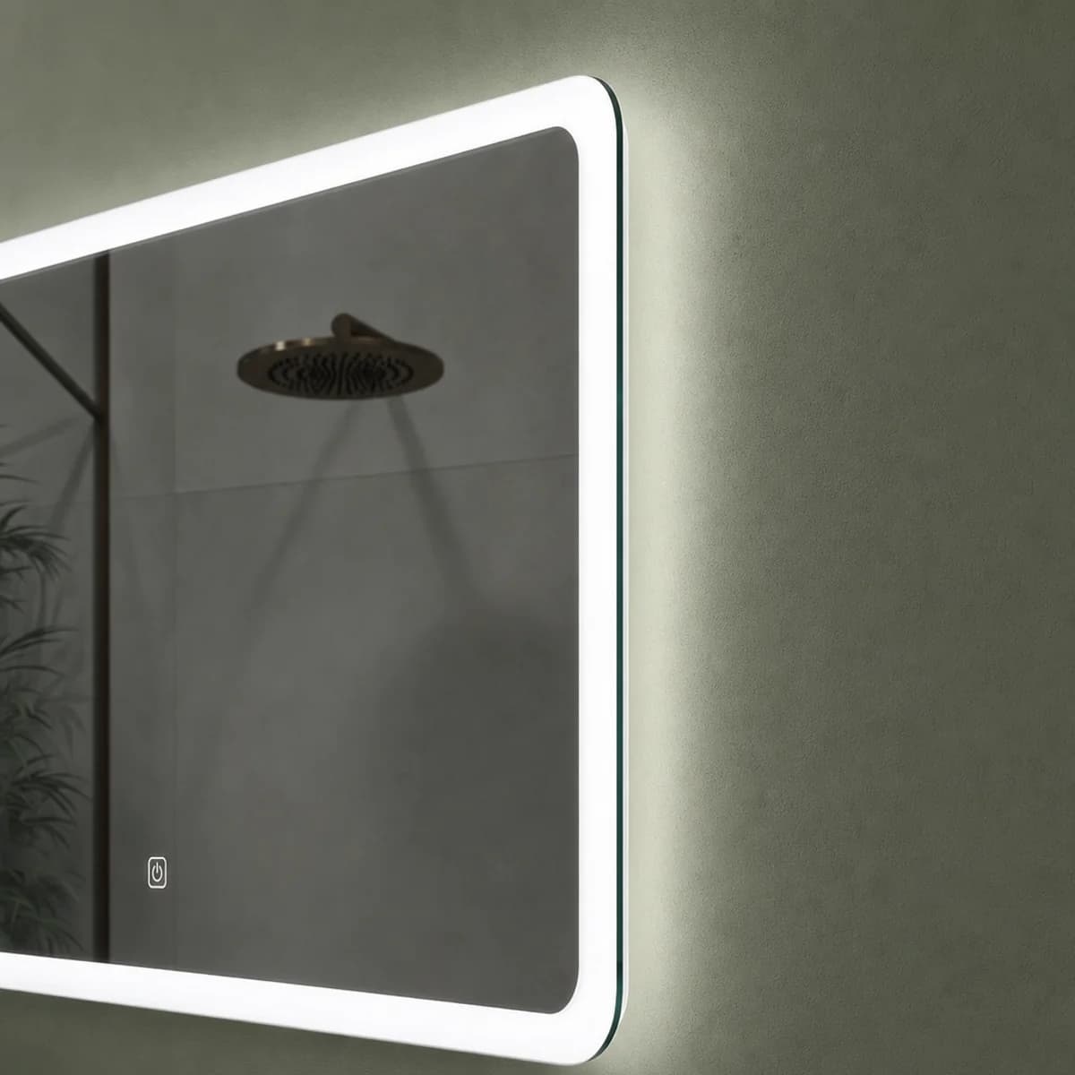 LED veidrodis – šviesa sklinda pro kraštus ant sienos