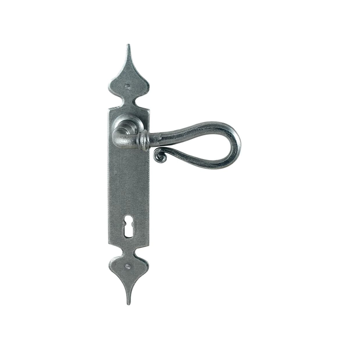 FM015 Kaltinė durų rankena ant plokštelės – Antique Silver apdaila